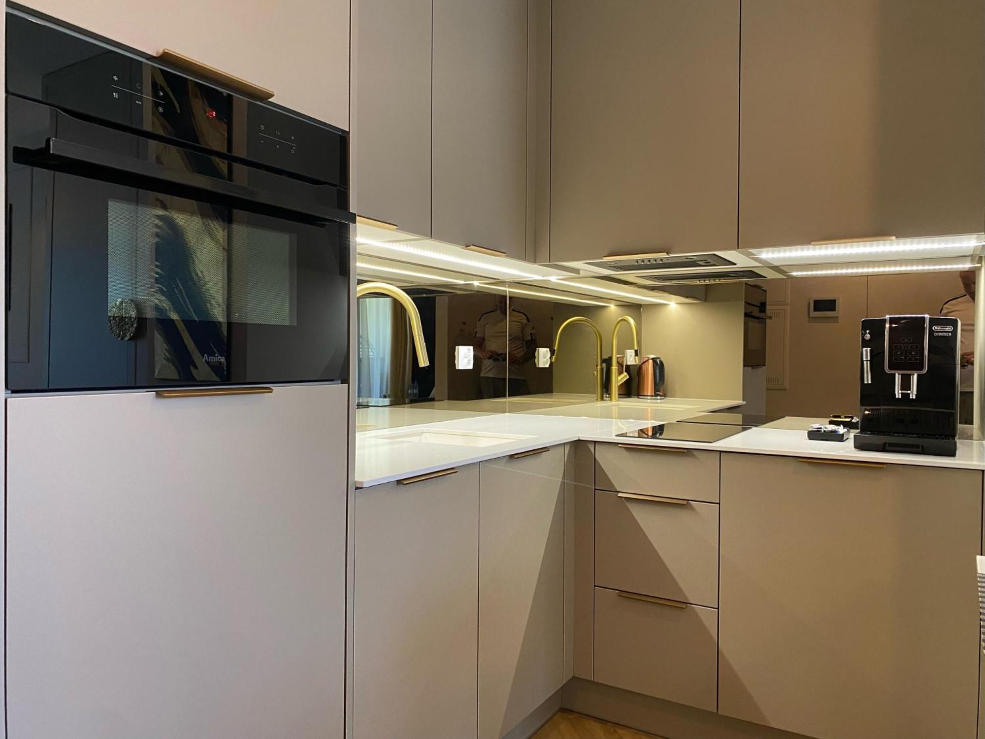 Lux Stays By Torres At K39 Cracovia Esterno foto